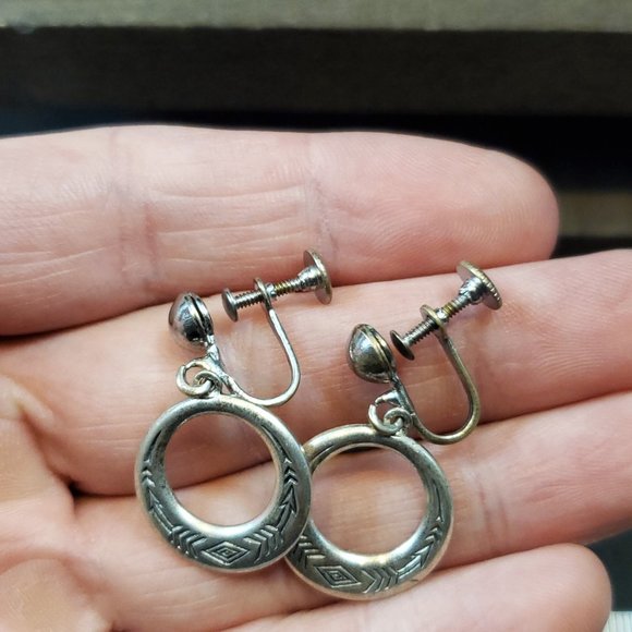 925 Sterling Silver Unique Pattern Screw On Earrings - Picture 3 of 6